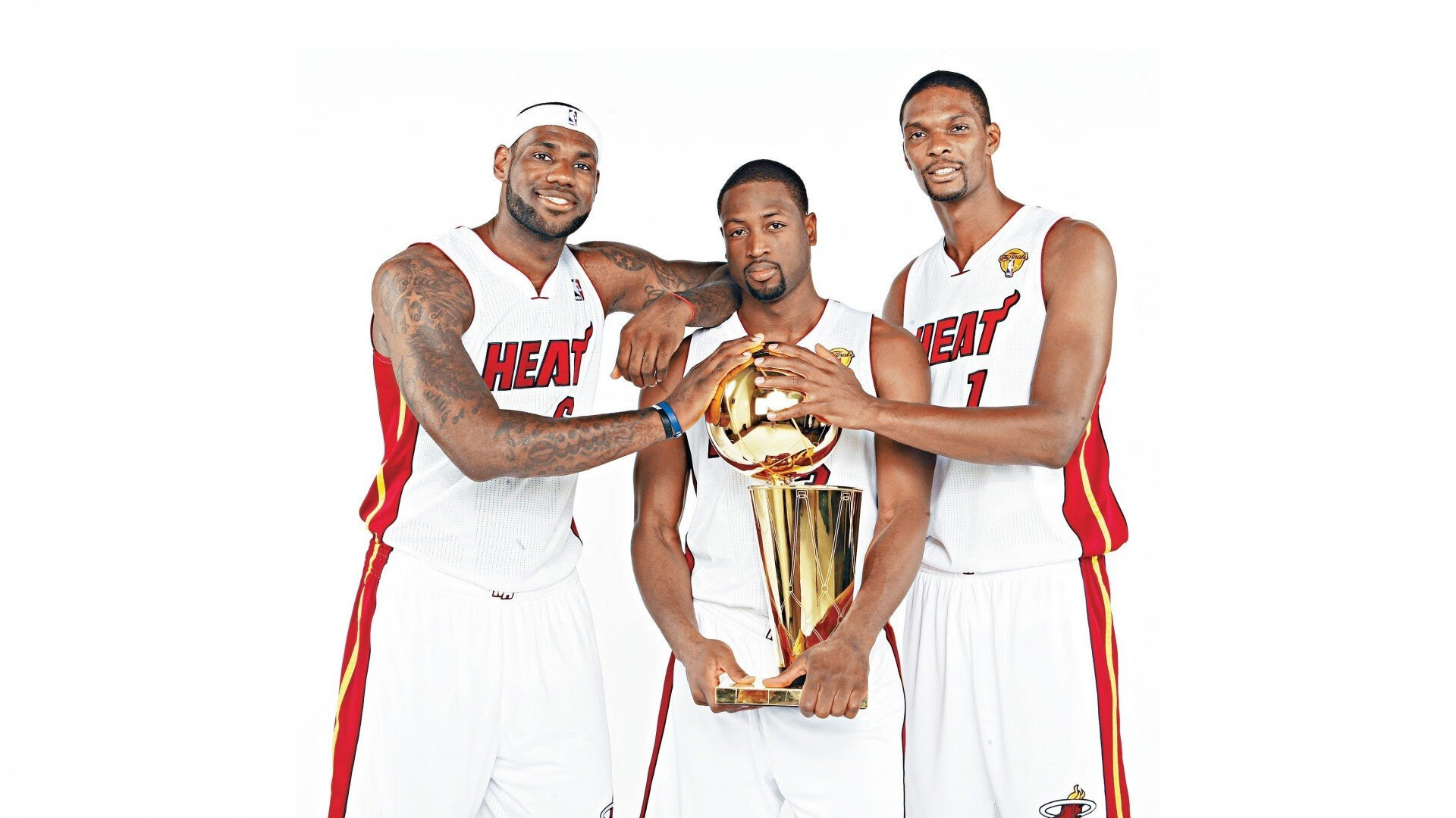 詹姆斯持续输出湖人战绩回暖，湖人输球后詹姆斯官宣伤情